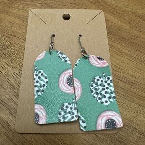 5/$10 Green and Pink Patterned Earrings‎